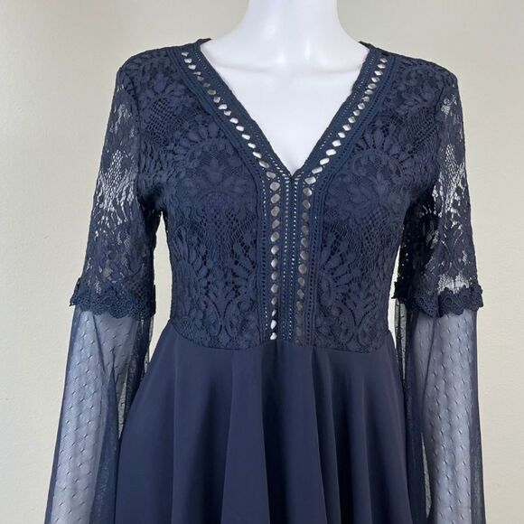 Two Sisters Women Size 8 Blue Bethany Crochet Flare Long Sleeve Mini Dress - Picture 3 of 17